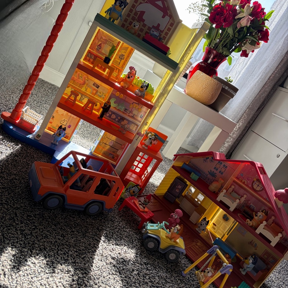 BLUEY lot— multiple play sets!